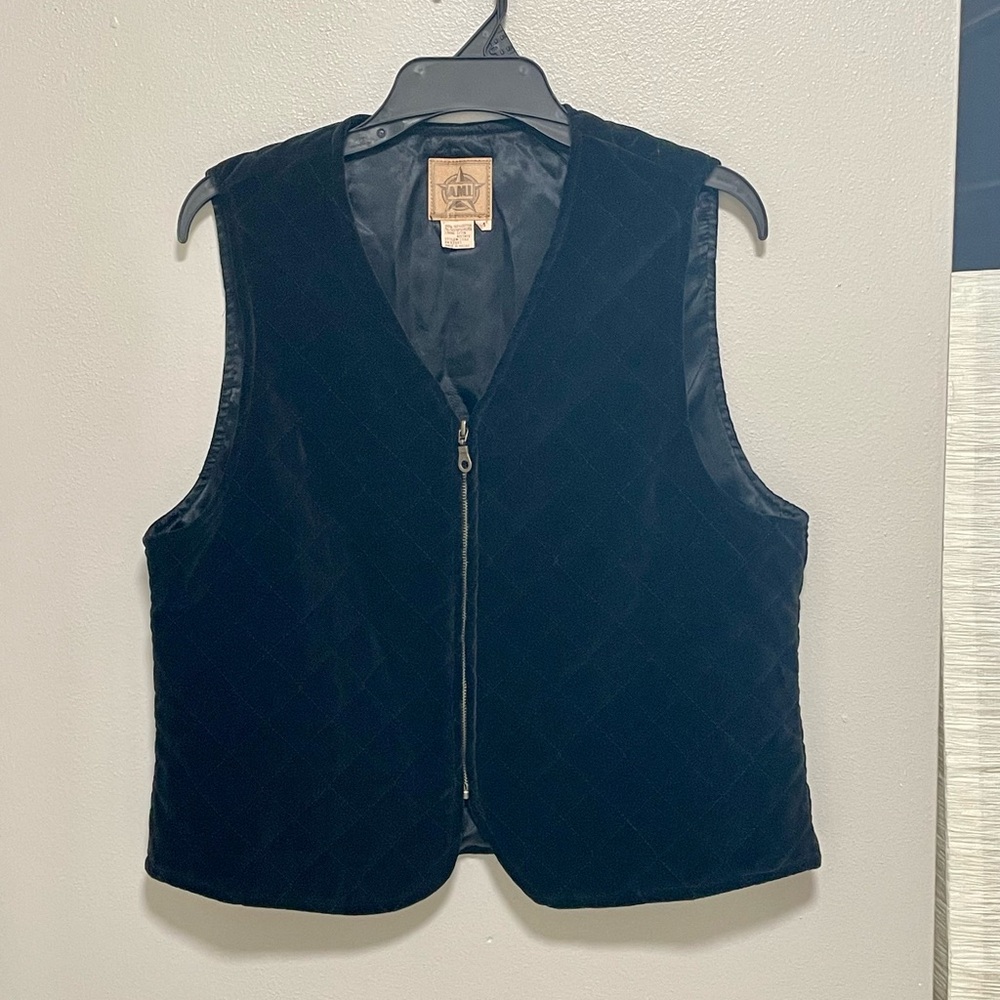 Ami Black Velvety Quilted Vest